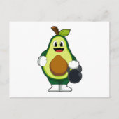 Avocado beim Krafttraining mit Dumbells Postkarte (Vorderseite)