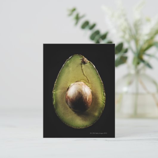 Avocado, Frucht, schwarzer Hintergrund Postkarte (Stehend Vorderseite)