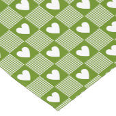 Avocado Green Gingham Heart Patch Plaid Kurzer Tischläufer (Ecke)