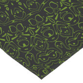 Avocado Green Mandala mit geometrischer Symmetrie Großer Tischläufer (Ecke)