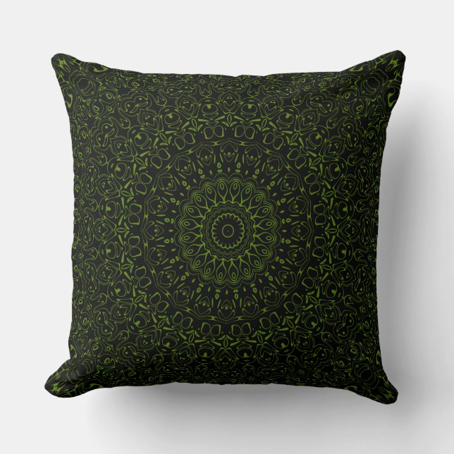 Avocado Green Mandala mit geometrischer Symmetrie Kissen (Vorderseite)