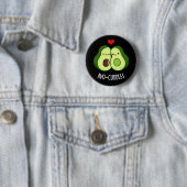 Avocuddles Funny Avocado Couple Pun Dark BG Button (Beispiel)