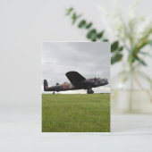 Avro Lancaster auf dem Feld Postkarte (Stehend Vorderseite)