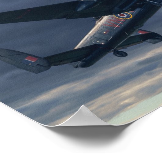 Avro Lancaster Bomber am Himmel Poster (Ecke)