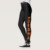 AVW-Drama-Logo-Leggings auf Bein Leggings (Links)