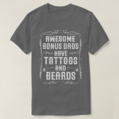 Awesome bonus dads have tattoos and beards - Inked T-Shirt (Design vorne)