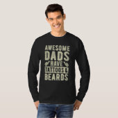 Awesome Dads Have Tattoos And Beards Fathers Day H T-Shirt (Vorne ganz)