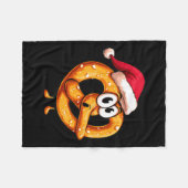 Awesome Festive Pretzel With Santa Claus Hat Costu Fleecedecke (Vorderseite (Horizontal))