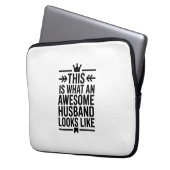 Awesome Husband Minimal Typography Laptopschutzhülle (Vorderseite Links)