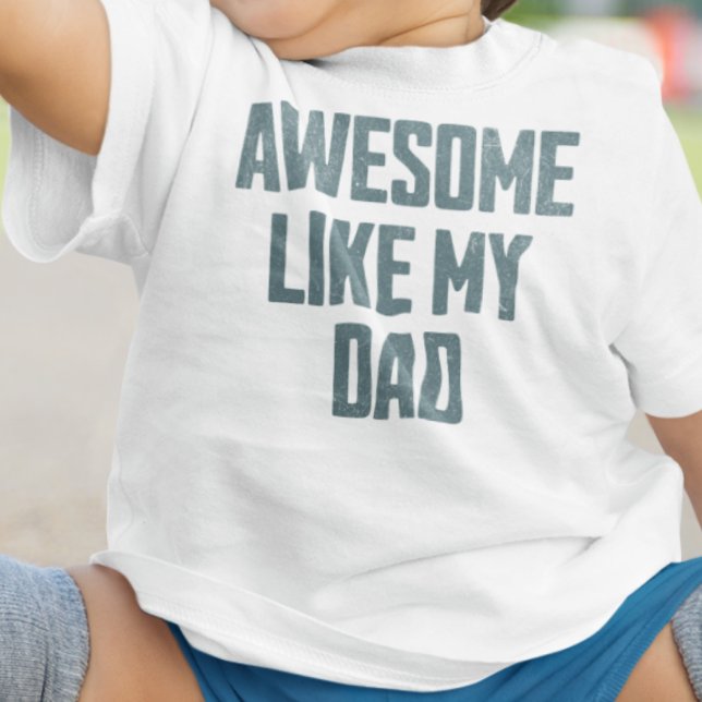 AWESOME LIKE MY DAD Funny Baby T-shirt (Von Creator hochgeladen)