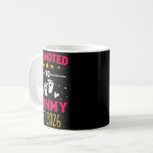 Awesome Promoted To Mommy 2026 Pregnancy Announcem Kaffeetasse (Vorderseite Links)
