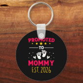 Awesome Promoted To Mommy 2026 Pregnancy Announcem Schlüsselanhänger (Vorderseite)