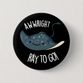 Awww-right Ray To Go Funny Stingray Pun Dark BG Button (Vorderseite)