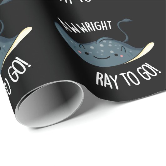Awww-right Ray To Go Funny Stingray Pun Dark BG Geschenkpapier (Rolleneckpunkt)