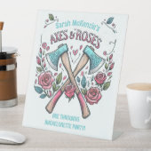 Äxte und Rose - Ax-Throwing-Junggeselinnen-Abschie Sockelschild (In Situ)