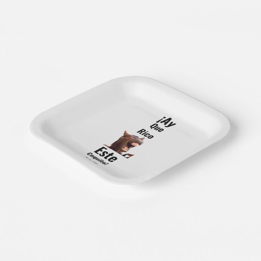 ¡Ay Que Rico Este Coquito! Pappteller (Gewinkelt)