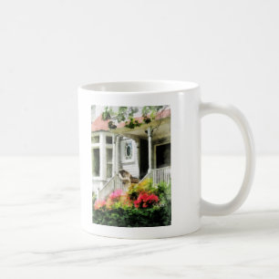 Azaleas von Porch mit Wicker Stuhl Kaffeetasse