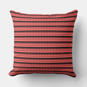 Aztec-Berge - Tropisches Pink auf Schwarz Kissen