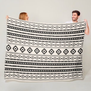 Aztec Black on Cream Mixed Motifs (H-Muster) Fleecedecke