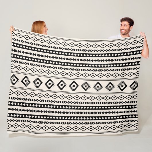 Aztec Black on Cream Mixed Motifs (H-Muster) Fleecedecke (Beispiel)