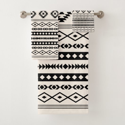 Aztec Black on Cream Mixed Motifs Muster Badhandtuch Set (Insitu)