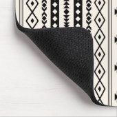 Aztec Black on Cream Mixed Motifs V Muster Mousepad (Ecke)