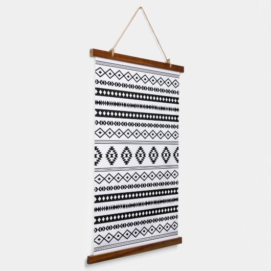 Aztec Black on White Mixed Motifs Muster Wandteppich Mit Holzrahmen (Gewinkelt)