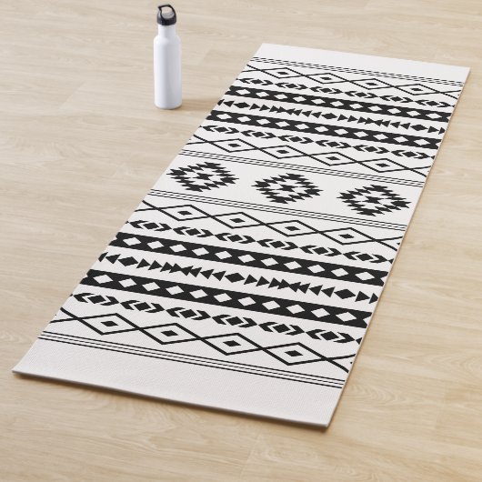Aztec Black on White Mixed Motifs Muster Yogamatte (Beispiel)