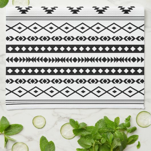 Aztec Black on White Mixed Motifs (V)-Muster Geschirrtuch (Gefaltet)