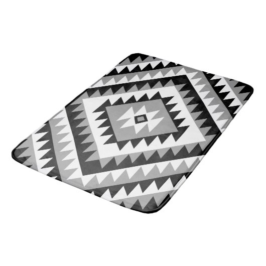 Aztec Diamond Motif Design Schwarz-weiß Grau Badematte (Schrägansicht)