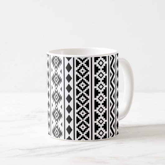 Aztec Essence Vertical Ptn II Black on White Kaffeetasse (VorderseiteRechts)