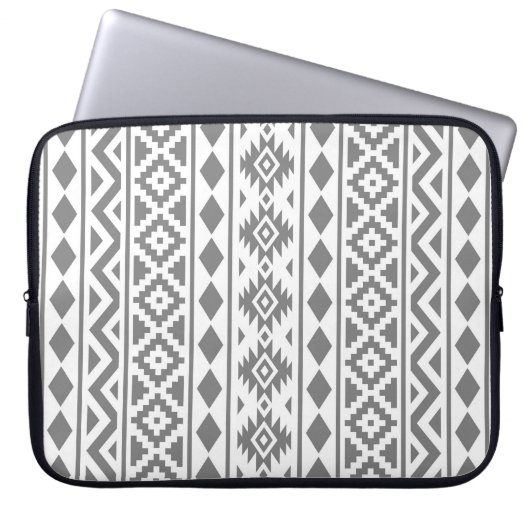 Aztec Essence Vertical Ptn III Grau auf Weiß Laptopschutzhülle (Vorderseite)