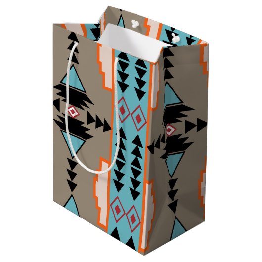 Aztec Mexican Geometric Pattern Mittlere Geschenktüte (Rückseite Schrägansicht)