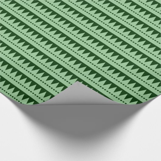 Aztec Mountains - Verblasenes Grün auf Dunkelwaldg Geschenkpapier (Ecke)