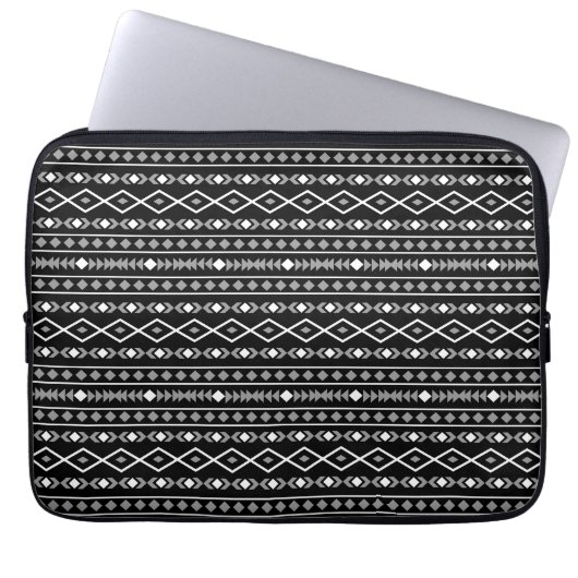 Aztec Shapes Pattern Grau Schwarz Laptopschutzhülle (Vorderseite)