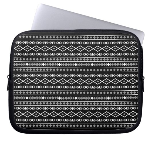 Aztec Shapes Pattern Grau Schwarz Laptopschutzhülle (Vorderseite)