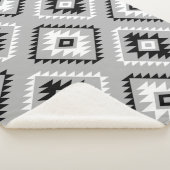Aztec Style Motif Big Pattern Schwarz-weiß Grau Sherpadecke (3/4)