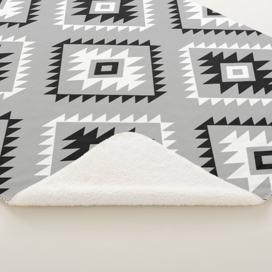 Aztec Style Motif Big Pattern Schwarz-weiß Grau Sherpadecke (3/4)