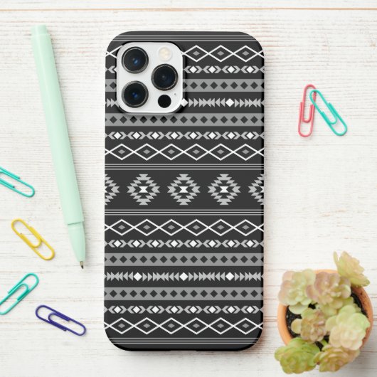 Aztec White Gray Black Mixed Motifs Muster iPhone Hülle (Auf dem Schreibtisch)