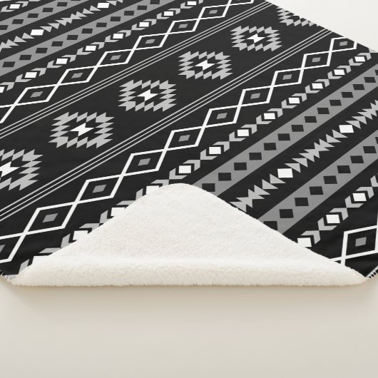 Aztec White Gray Black Mixed Motifs Muster Sherpadecke (3/4)