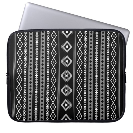 Aztec White Gray Black Mixed Motifs V Muster Laptopschutzhülle (Vorderseite)