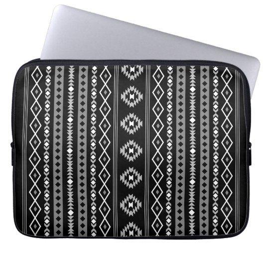 Aztec White Gray Black Mixed Motifs V Muster Laptopschutzhülle (Vorderseite)