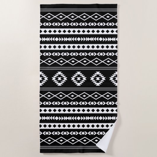 Aztec White on Black Mixed Motifs Pattern Strandtuch (Vorderseite)