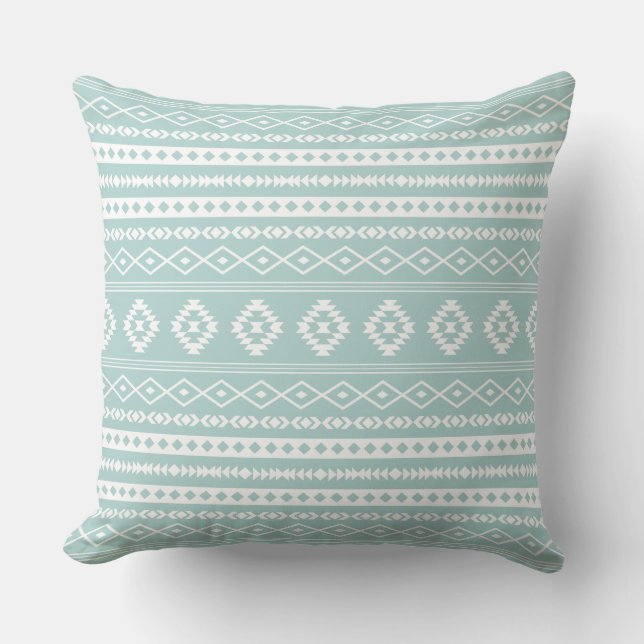 Aztec White on Light Aquamarin Mixed Motifs Muster Kissen (Vorderseite)