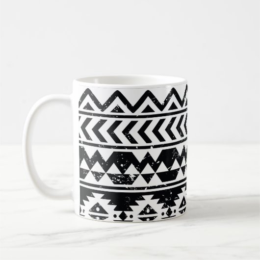 Azteken-Stamm: grunge weiße Muster. Kaffeetasse (Links)