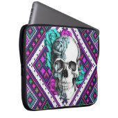 Aztekischer Rosenschädel auf Pixelmuster Laptopschutzhülle (Vorne Rechts)