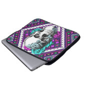 Aztekischer Rosenschädel auf Pixelmuster Laptopschutzhülle (Vorne Knopf)