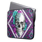 Aztekischer Rosenschädel auf Pixelmuster Laptopschutzhülle (Vorderseite Links)
