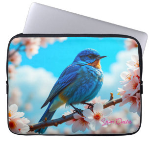Azurblauer Vogel auf Kirschblütenzweig Laptopschutzhülle