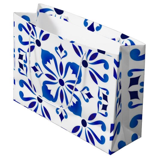 Azure Arabesque Floral Geometry Elegant Coastal Große Geschenktüte (Vorderseite Schrägansicht)